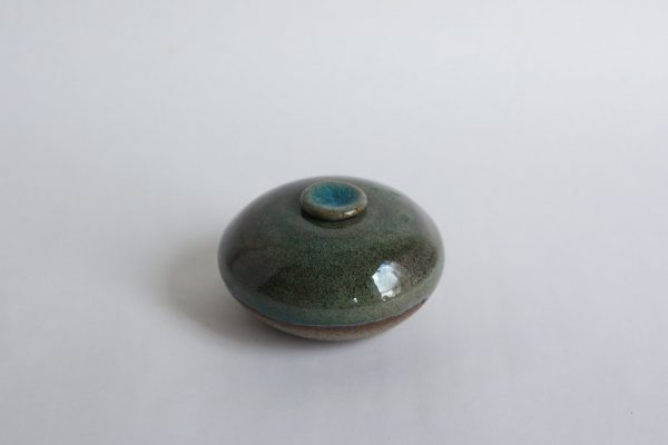 Groenige Keramische Mini Urn Aardewerk b10 (1)