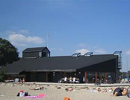 Klubhuset ved stranden i Vedbæk
