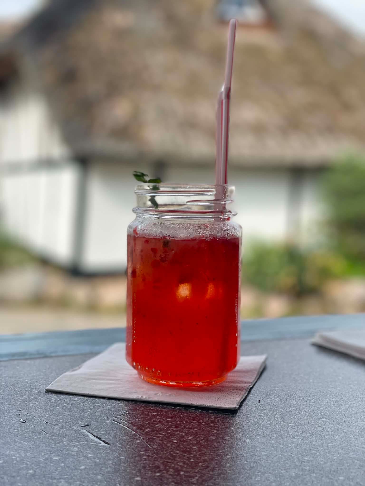 Kold sommerdrink fra Beach Baren