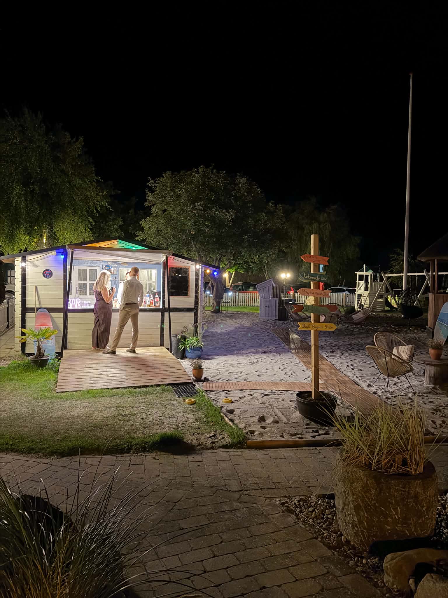 Pop-up Beach Bar om aftenen