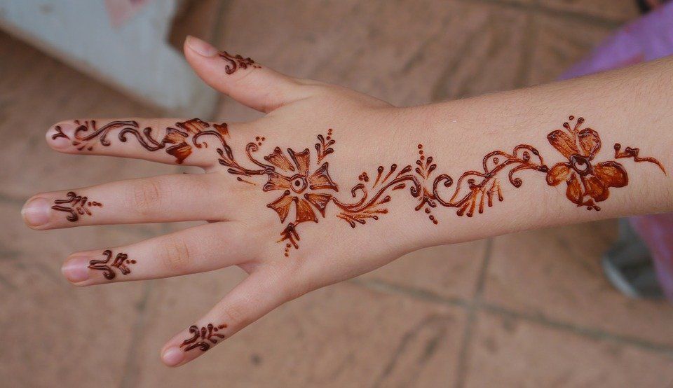 henna tattoo, henna, tattoo, tattoos, tatooing, hand, skin art, body art,  medina, Fes el-Bali, city of Fez, Fez, Morocco, North Africa, Africa Stock  Photo - Alamy