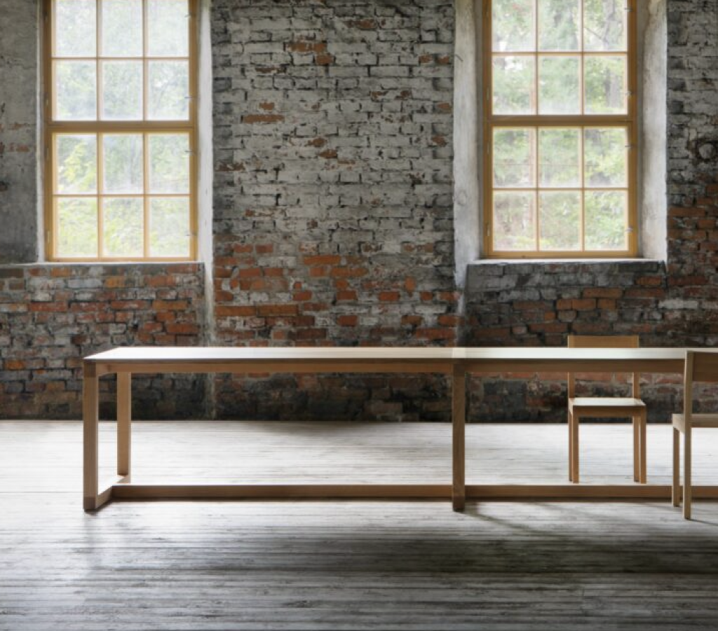 Frame Table fra Nikari skaber bordplads til hele familien ...
