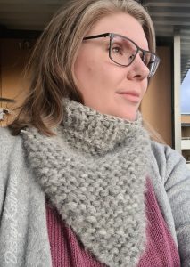 En sjaltub stickad av DesignKatrina. A shawl-cowl knitted by DesignKatrina. 