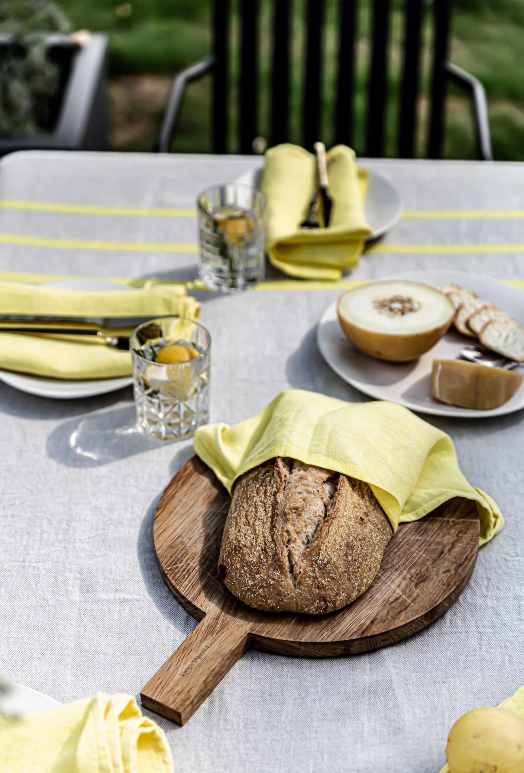 Summer Outdoor table setting ecological linen table cloth