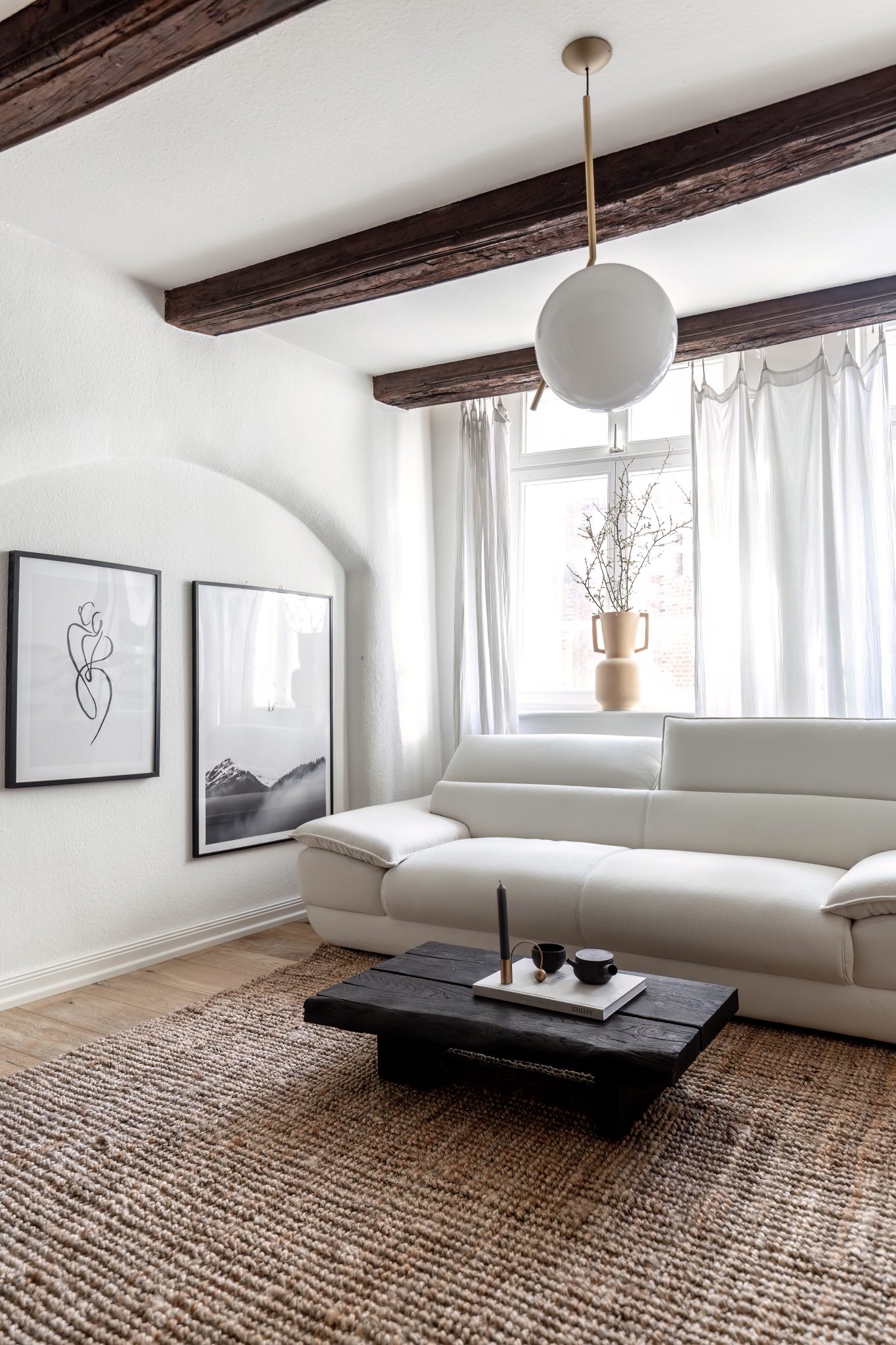 Japanese Minimalism interior Style in a middle age German Home ...