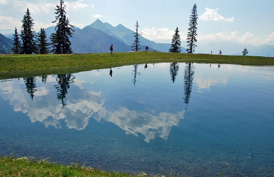 Denna bild har ett alt-attribut som är tomt. Dess filnamn är 2019Spiegelintillsjön.jpg