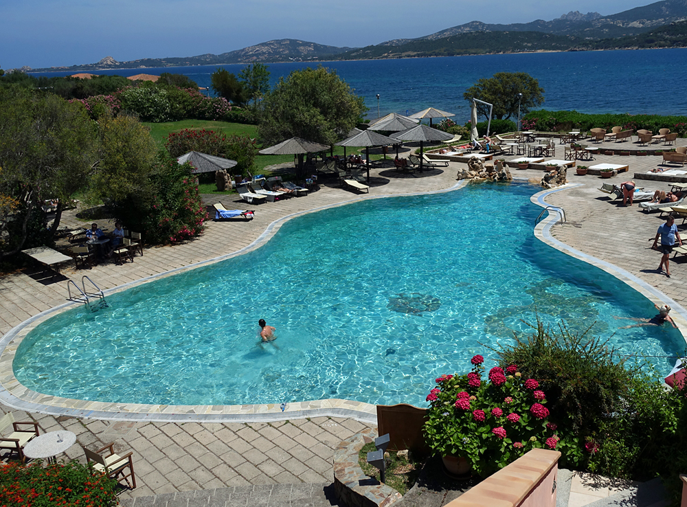 Denna bild har ett alt-attribut som är tomt. Dess filnamn är 2019hotpoolhavettvänster.jpg