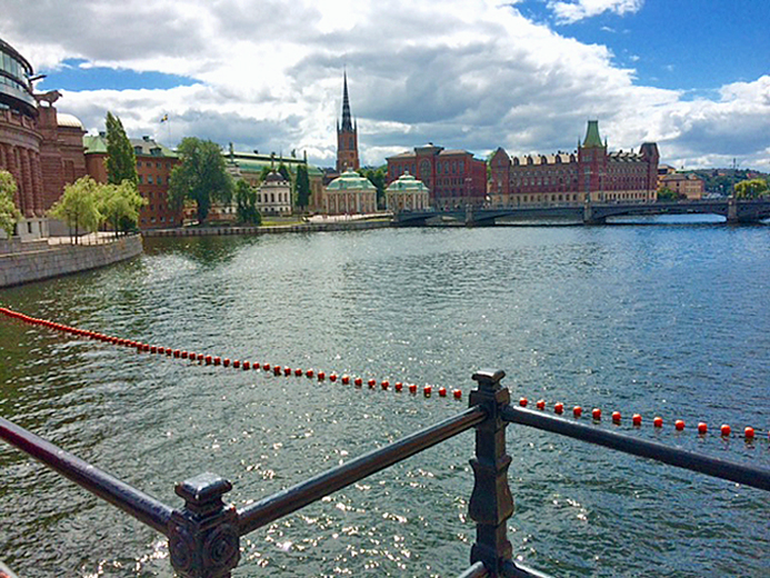 Denna bild har ett alt-attribut som är tomt. Dess filnamn är Sthlmfrbron.jpg