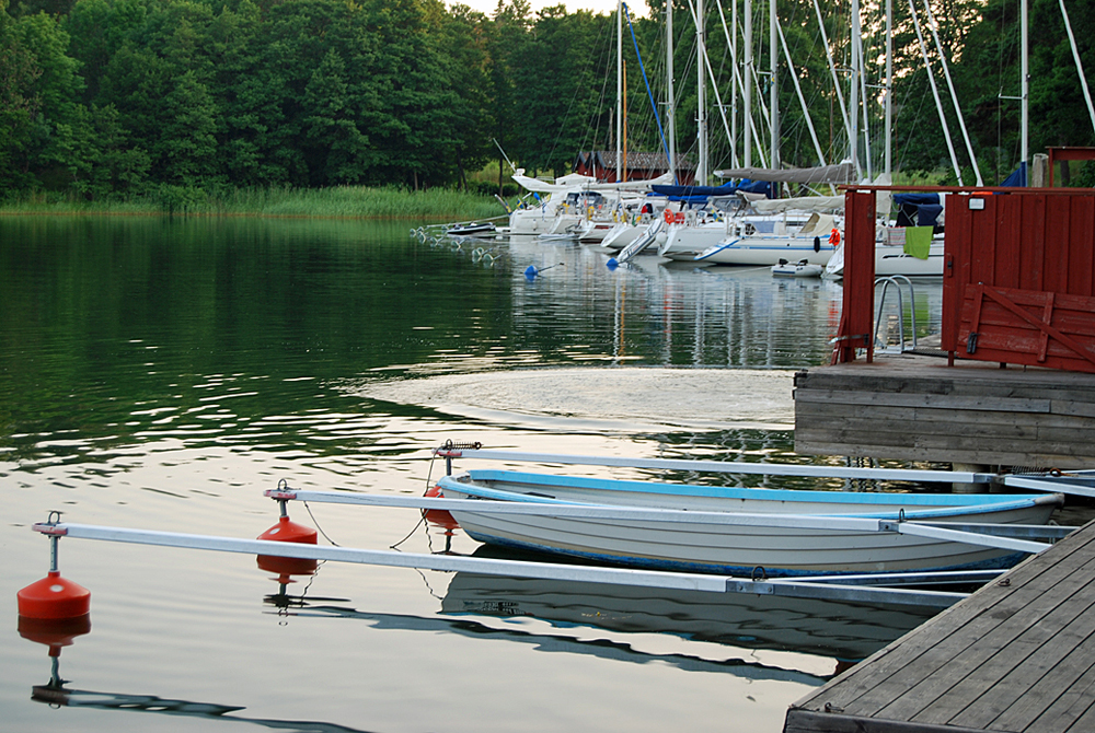 Denna bild har ett alt-attribut som är tomt. Dess filnamn är 2020Smådalbåthussegelb.jpg