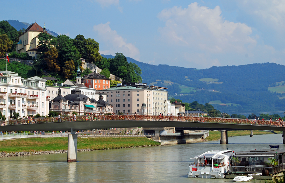 Denna bild har ett alt-attribut som är tomt. Dess filnamn är 2021revSalzbronhustvänster.jpg