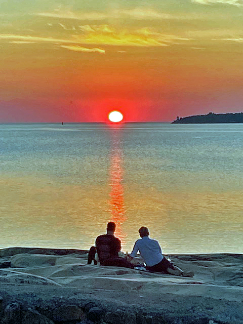Denna bild har ett alt-attribut som är tomt. Dess filnamn är Öre2022solnedgång2grabbarrödrev.jpg