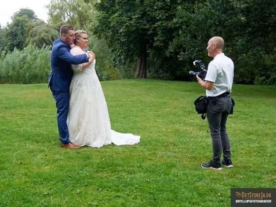 bryllupsfotografen instruerer
