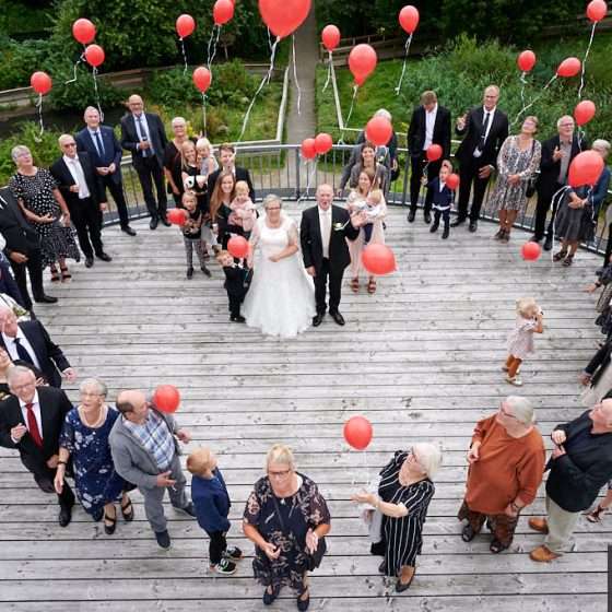 brudepar gæster balloner