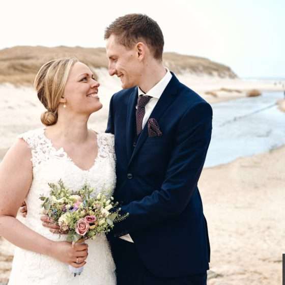 brudepar ved Vesterhavet
