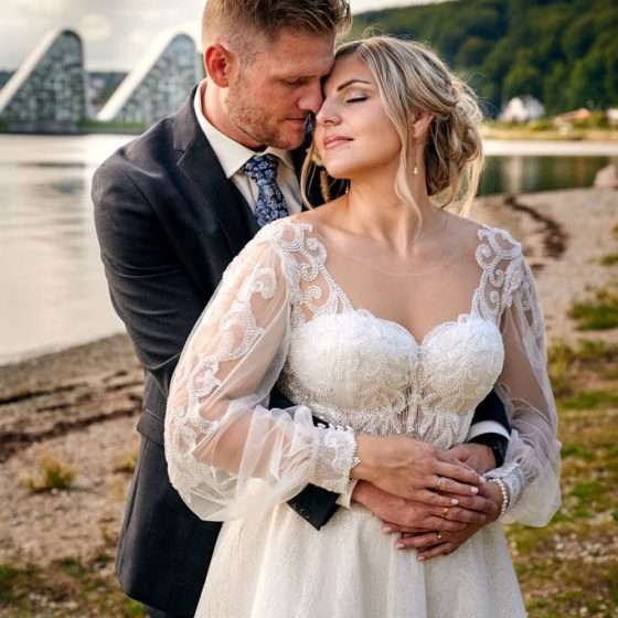 Smukt brude efter vielsen i Vejle bröllupsfotograf och bröllupsvideo i skaane