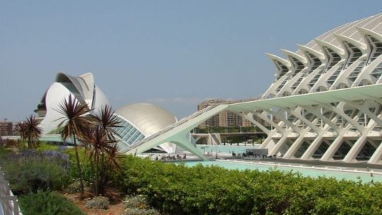 Op ontdekking door La Ciudad de las Artes y Ciencias, de architectuurparel van Valencia