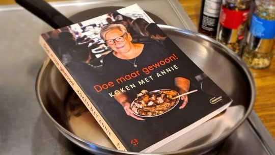 Annie uit ‘Gert Late Night’ brengt eigen kookboek met haar favoriete gerechten uit