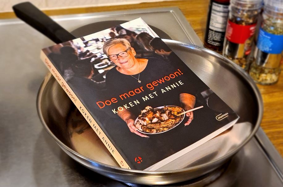 Annie uit ‘Gert Late Night’ brengt eigen kookboek met haar favoriete gerechten uit
