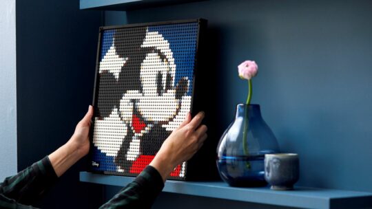 Maak je eigen Mickey Mouse schilderij met Lego