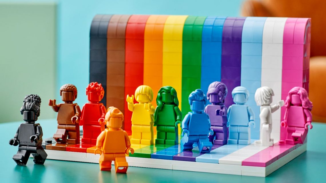Iedereen is super! Lego viert diversiteit in alle kleuren van de regenboog
