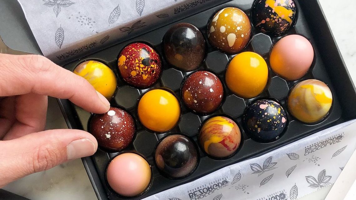 Heerlijke handgemaakte bonbons in de brievenbus met ‘Chocoladebezorgd’