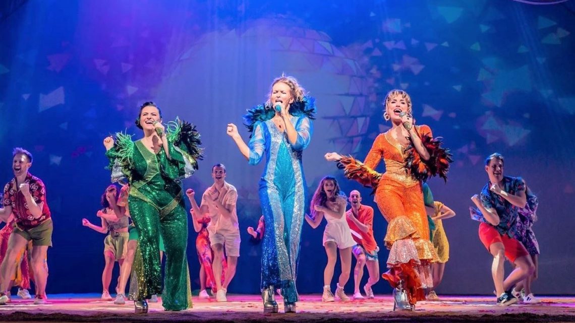 Musical ‘MAMMA MIA!’ zorgt voor Griekse vakantiesfeer in Antwerpen