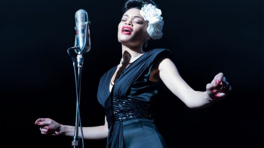 Golden Globe-winnares Andra Day schittert in ‘The United States vs. Billie Holiday’