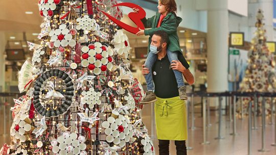 Feestelijke kerstdrukte overspoelt Brussels Airport