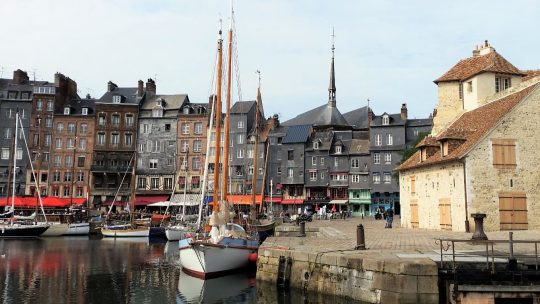 Drive & Cruise: Ontdek de Parels van het Noorden vanuit Zeebrugge