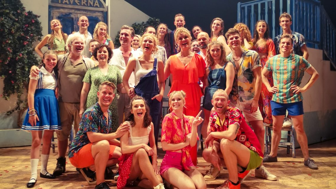 Hitmusical MAMMA MIA! palmt opnieuw Antwerpse Stadsschouwburg in