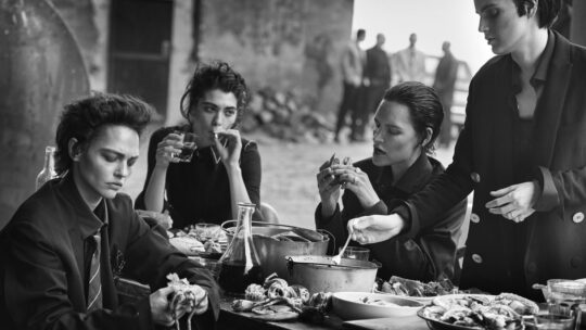 Untold Stories toont meer dan 150 meesterwerken van modefotograaf Peter Lindbergh