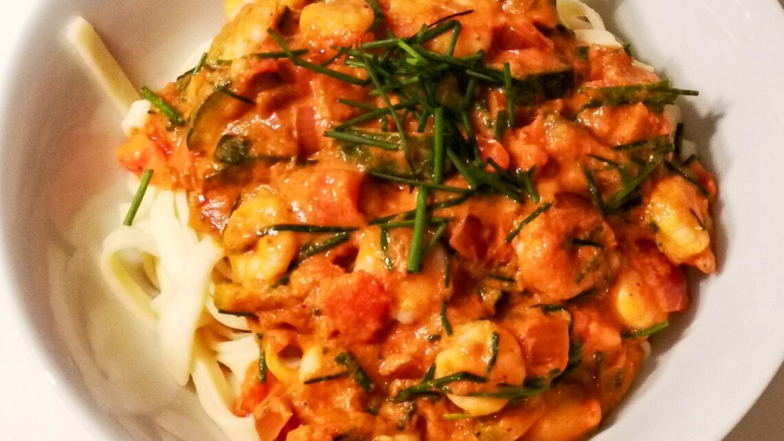 Deugenieten in de keuken: Scampi diabolique met tagliatelle in curryroomsaus