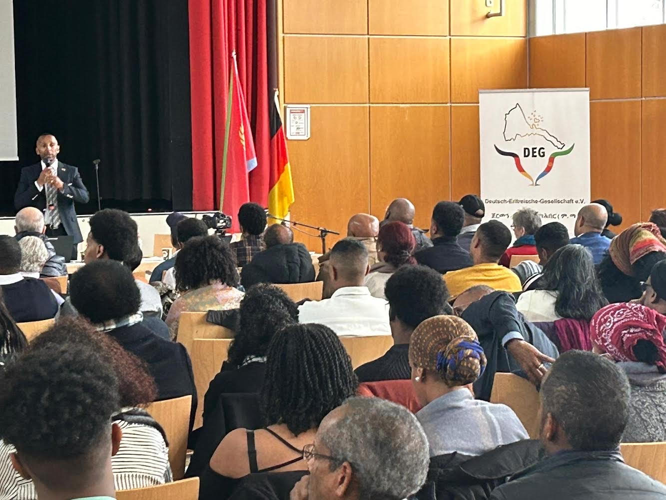 Informationsveranstaltung in Frankfurt, mit dem hochkarätigen Referenten aus Eritrea, Dr. Fikrejesus Amahazion