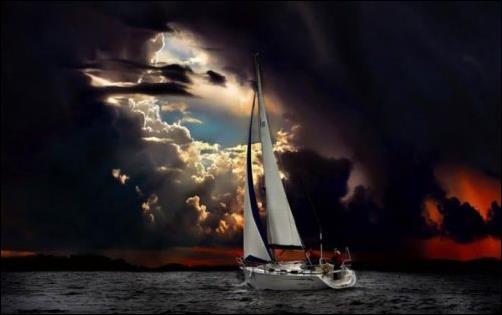 Zeilboot_ Donkere Wolken