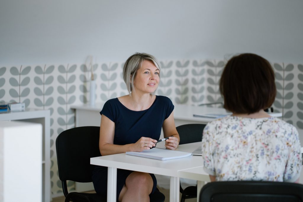 Jobcoach Petra tijdens een gesprek