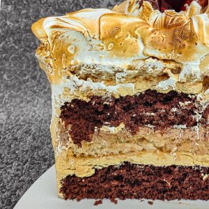 Morenginis šokoladinis tortas su lazdynų riešutais