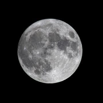 Luna Llena de Esturión