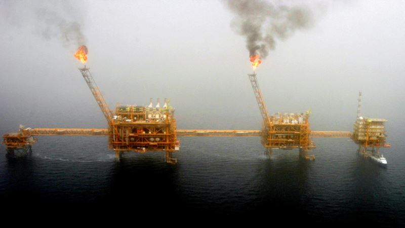 رویترز: شرکت عظیم هندی واردات نفت از ایران را متوقف می‌کند