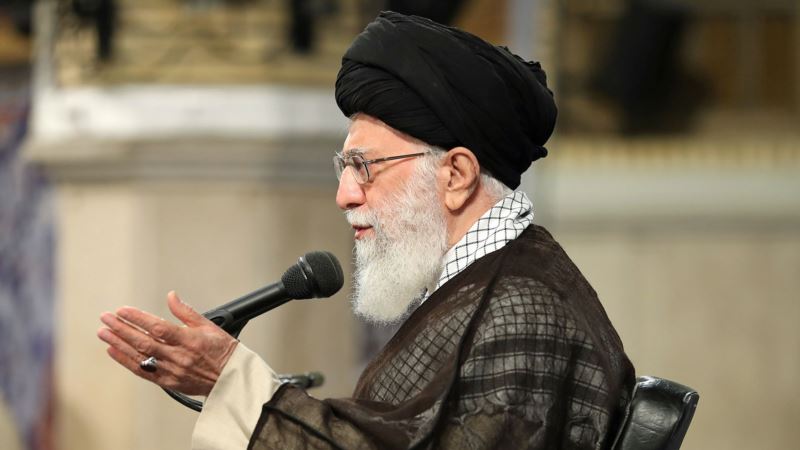 خامنه ای در پاسخ به انتقادها: مدیریت صدا و سیما و قوه قضاییه با رهبری نیست