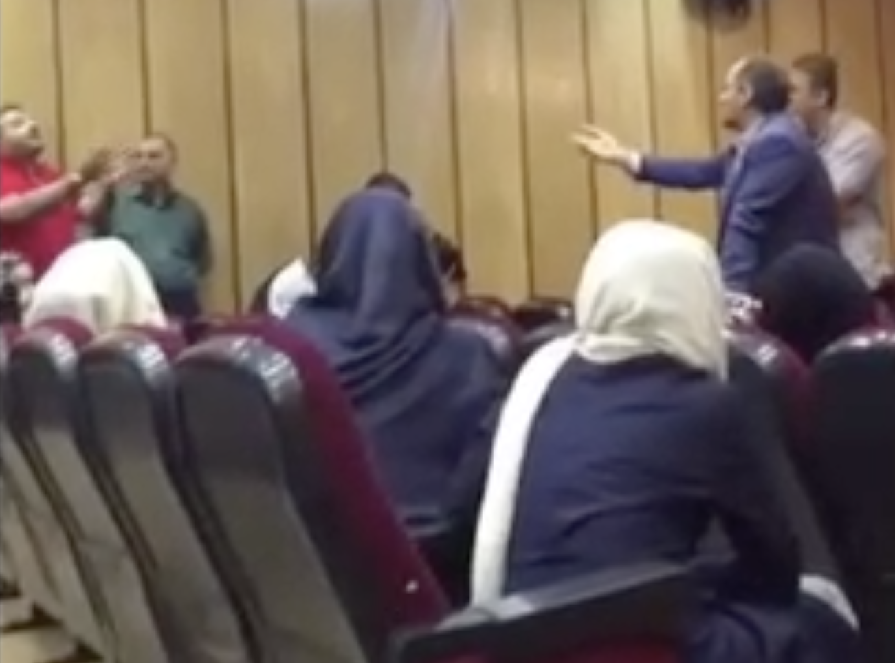 آزار و اذیت گروهی جنسی به ۱۶ دانش آموز در دبیرستانی در غرب تهران