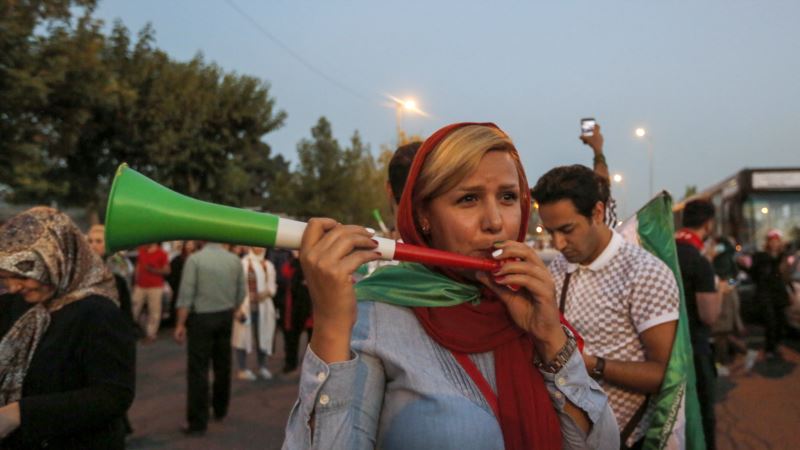 بازتاب اولین حضور زنان ایرانی در ورزشگاه آزادی بعد از انقلاب در واشنگتن پست