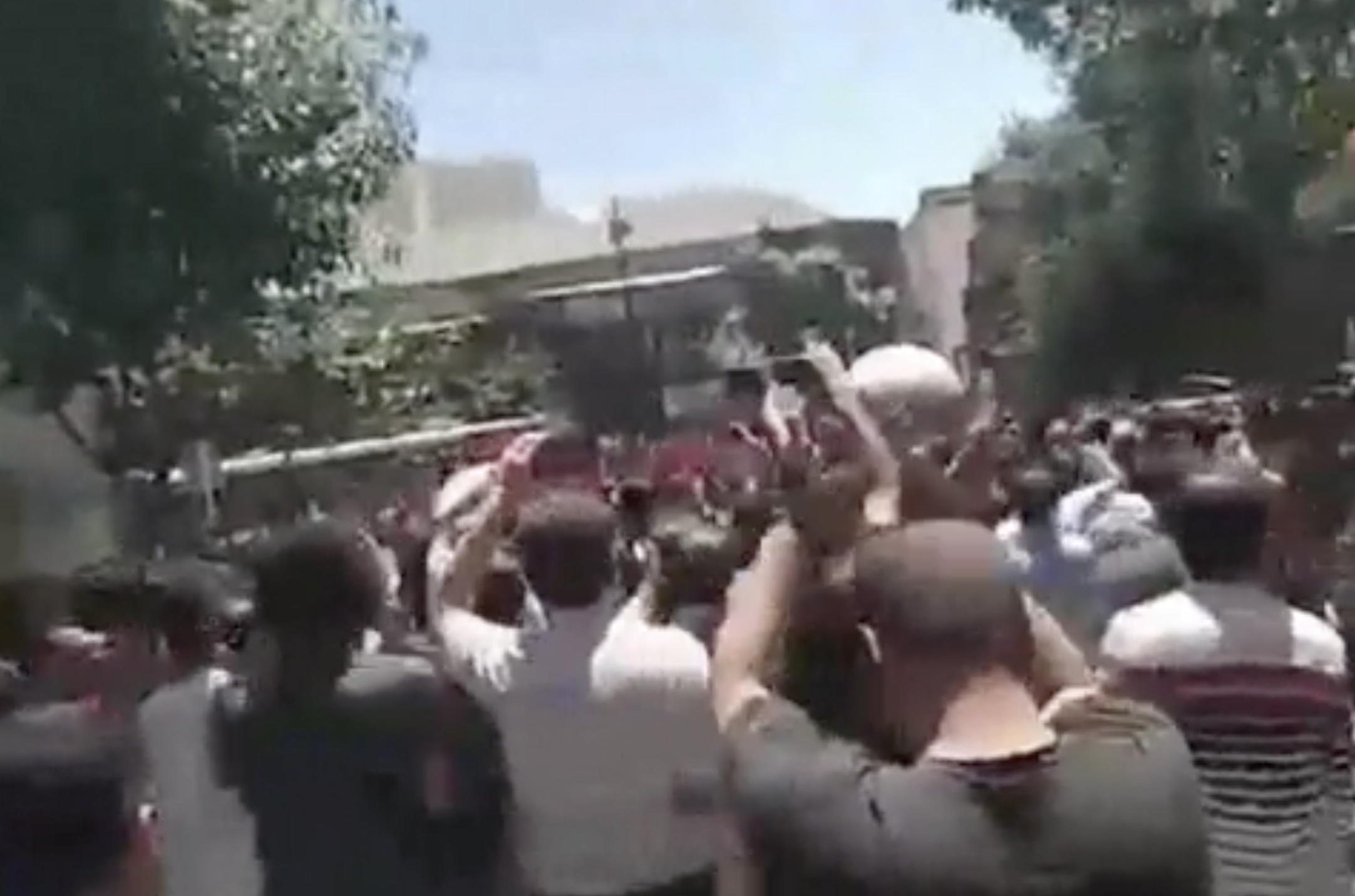 تجمع صنف کفاشان با شعار «مرگ بر بیکاری» – ۲۸ خرداد