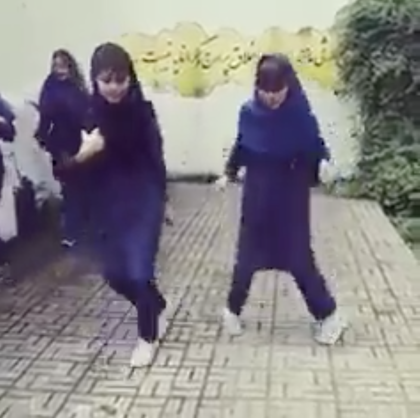 ویدیوی رقص دختربچگان بعد از پایان امتحانات که از گشت ارشاد کتک خوردند