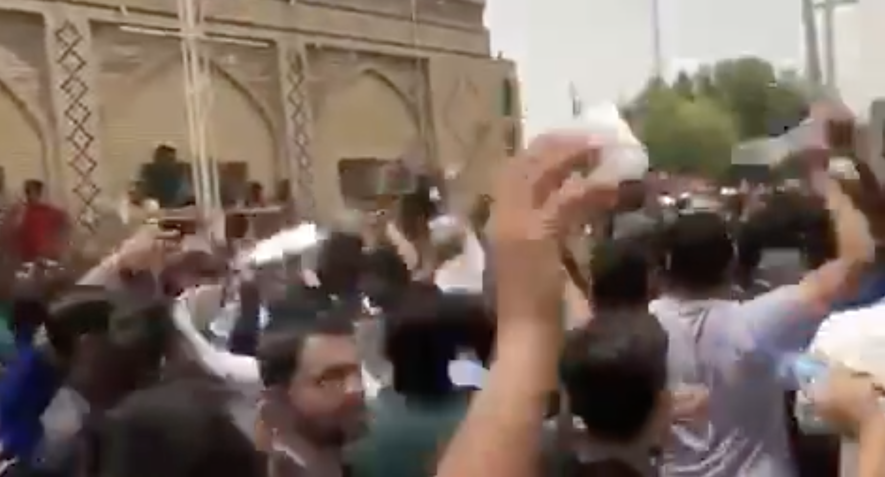 تجمع مردم خرمشهر در اعتراض به بی آبی – ۸ تیر ۹۷