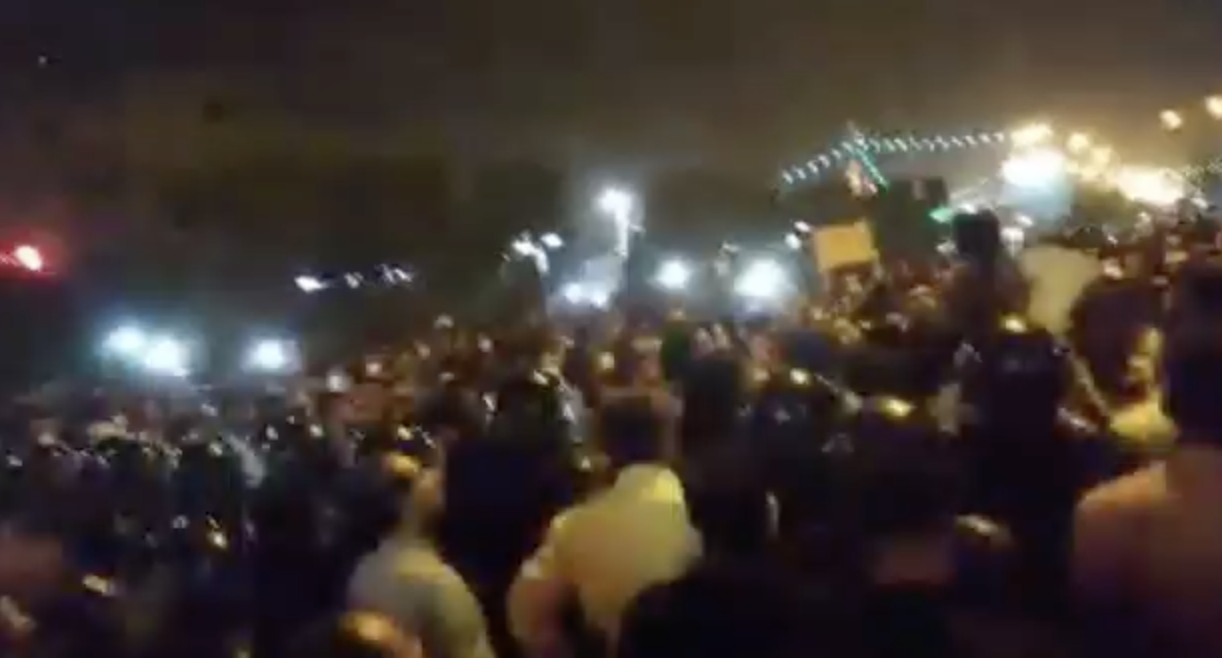 اتحاد مردم دلیر خرمشهر باعث شد دستگیرشدگان تظاهرات امروز آزاد شوند – سر شب ۸ تیر ۹۷