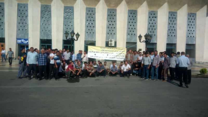 کارگران قراردادی راه آهن آذربایجان برای هفتمین روز تجمع کردند