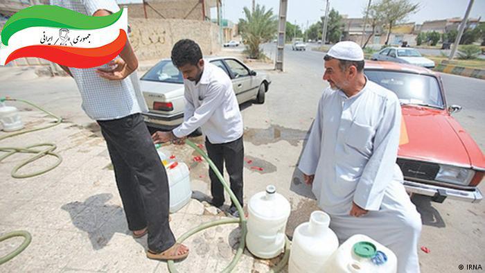 دومین روز از اعتراضات به بی آبی در برازجان و فرار نیروی انتظامی از دست مردم خشمگین