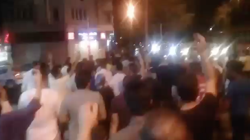 تهران، ولیعصر، حضور گسترده مردم با فریاد ایرانی داد بزن، حقتو فریاد بزن – ۱۲ مرداد ۹۷