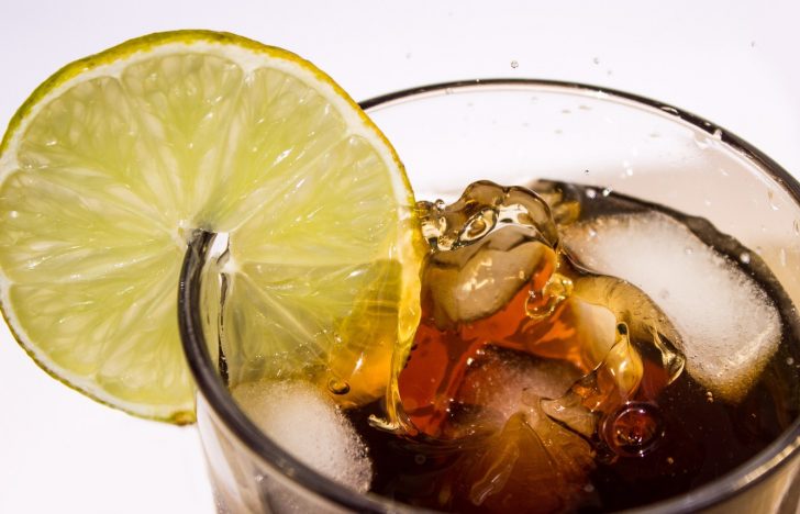 9 Dinge die du mit Cola reinigen kannst