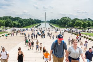 Blick über den Reflcting Pool am Lincoln Memorial hinüber zum Washington Monument. Foto: Flora Jädicke